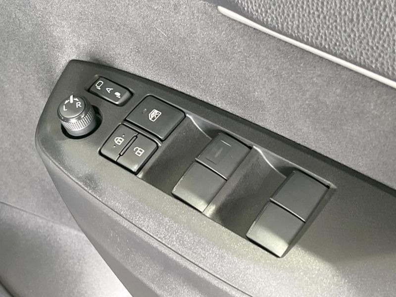 2023 Toyota Yaris Cross 6AA-MXPJ10 (UW-6a8e5a4d6b9d7)[15]