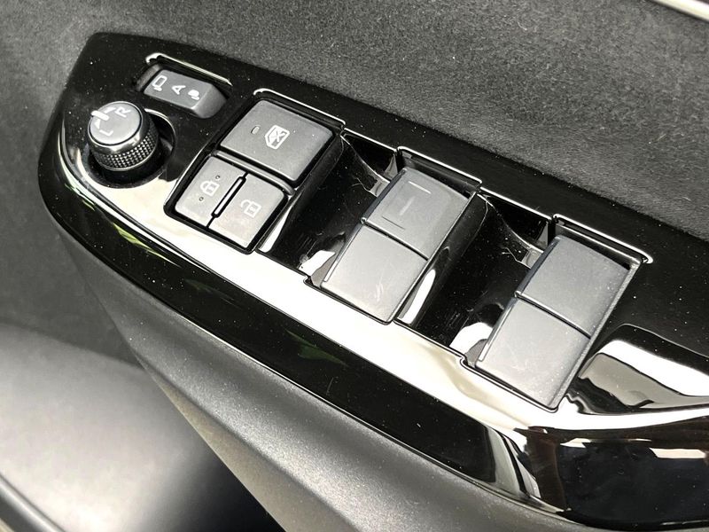 2023 Toyota Yaris Cross 6AA-MXPJ10 (UW-6a8e5a4e175fa)[6]