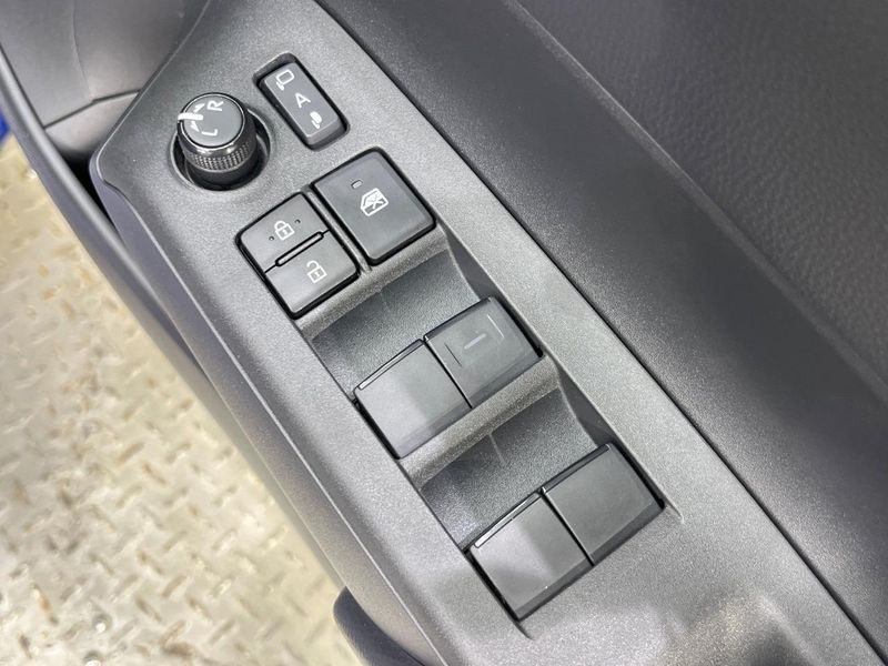 2022 Toyota Aqua 6AA-MXPK11 (UW-6a8e5a553ca36)[6]