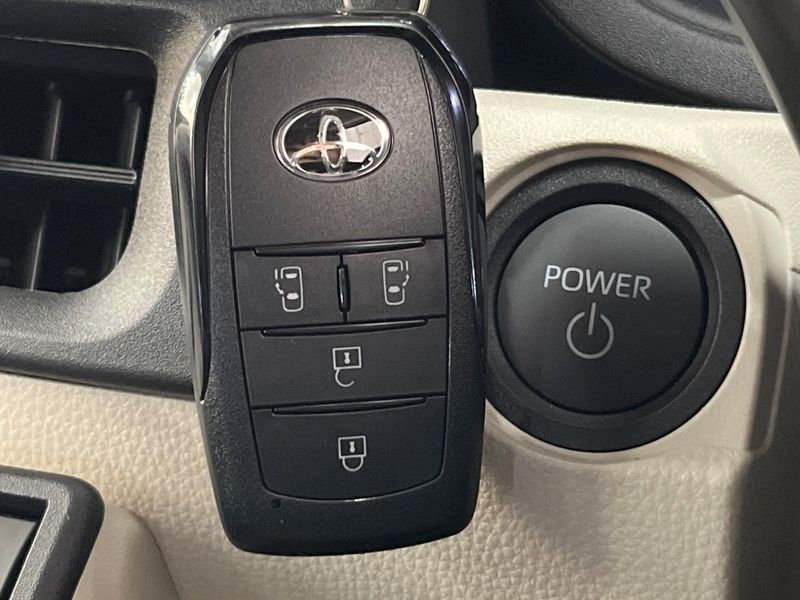 2026 Toyota Sienta 6AA-MXPL10G (UW-6a8e5a6302b9d)[19]