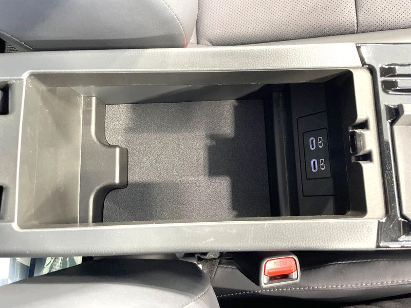 2023 Toyota Prius 6AA-MXWH60 (UW-6a8e5a6f43d2b)[24]