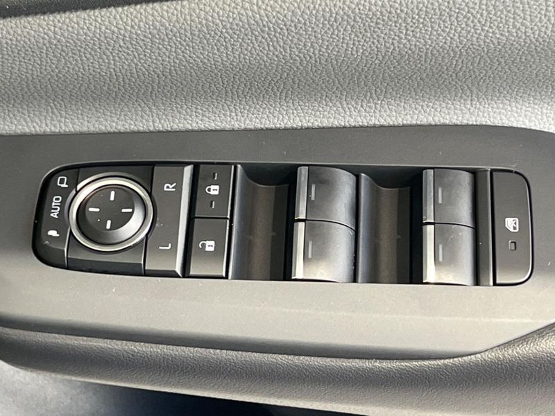 2024 Toyota Prius 6AA-MXWH60 (UW-6a8e5a72ce6fd)[21]
