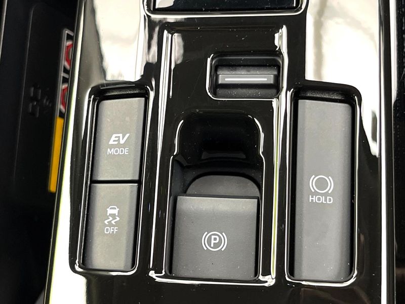 2024 Toyota Prius 6AA-MXWH60 (UW-6a8e5a7315f3c)[26]