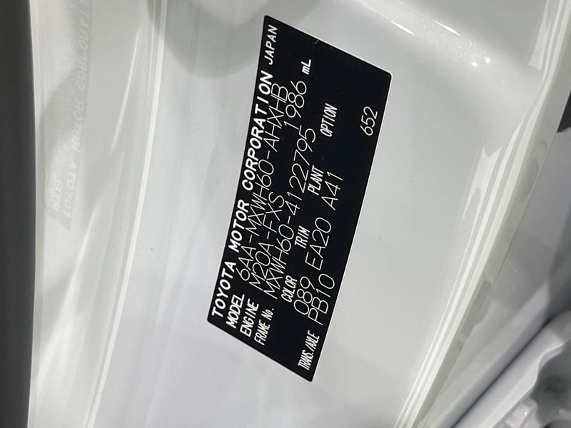 2025 Toyota Prius 6AA-MXWH60 (UW-6a8e5a761801b)[1]