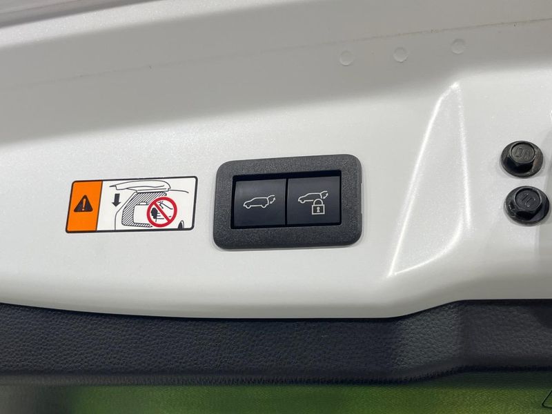 2025 Toyota Prius 6AA-MXWH60 (UW-6a8e5a761801b)[27]