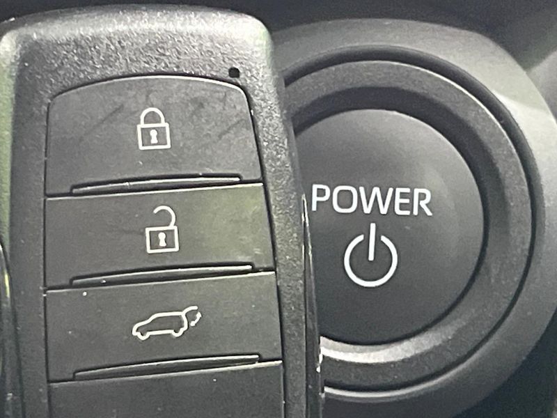 2025 Toyota Prius 6AA-MXWH60 (UW-6a8e5a761801b)[4]