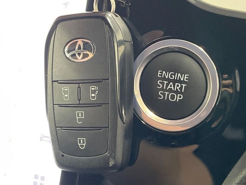 2023 Toyota Voxy 6BA-MZRA90W (UW-6a8e5a7fd45bb)[20]