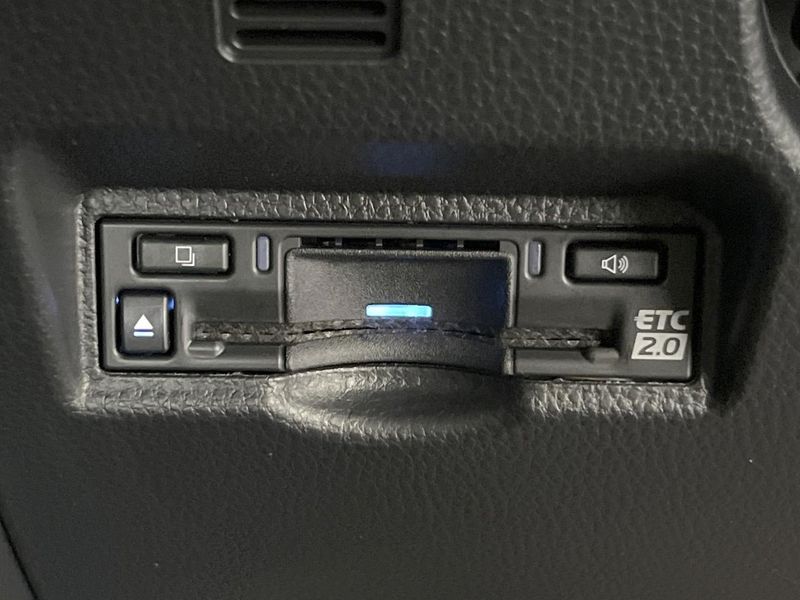 2023 Toyota Voxy 6BA-MZRA90W (UW-6a8e5a7fd45bb)[19]