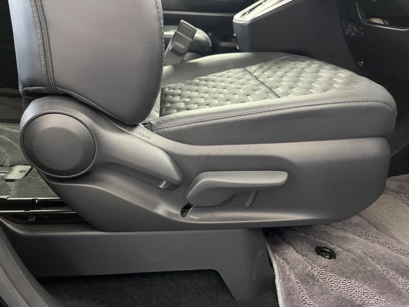 2023 Toyota Voxy 6BA-MZRA90W (UW-6a8e5a7fd45bb)[10]