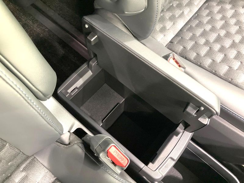 2024 Toyota Voxy 6BA-MZRA90W (UW-6a8e5a8230e39)[19]