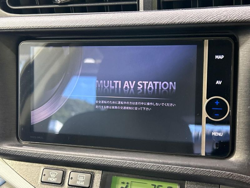 2014 Toyota Aqua DAA-NHP10 (UW-6a8e5a8b85733)[6]