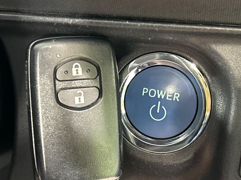 2014 Toyota Aqua DAA-NHP10 (UW-6a8e5a8b85733)[5]