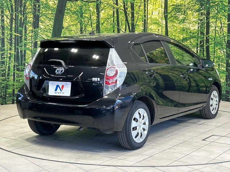 2014 Toyota Aqua DAA-NHP10 (UW-6a8e5a8b85733)[23]