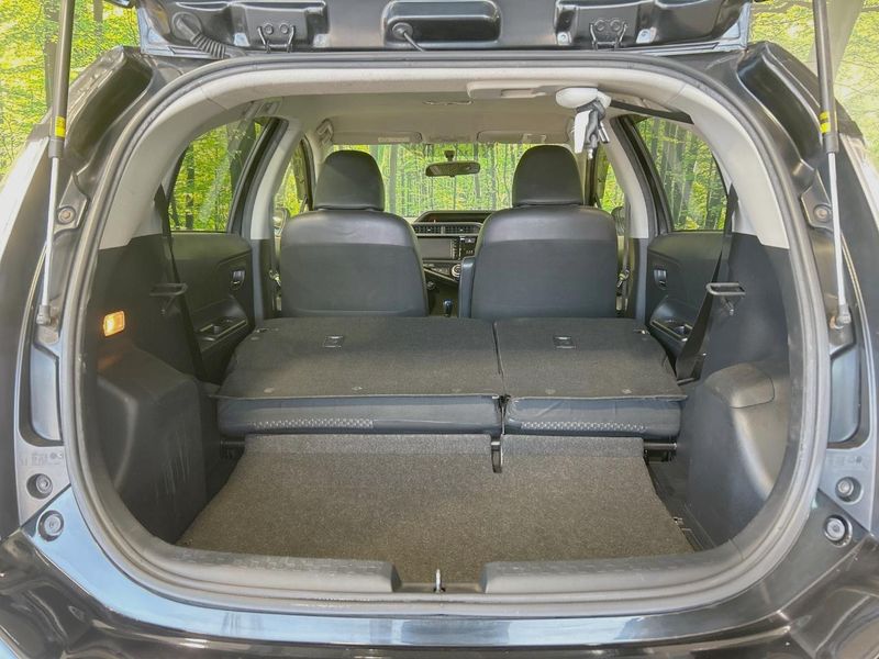 2014 Toyota Aqua DAA-NHP10 (UW-6a8e5a920873a)[8]