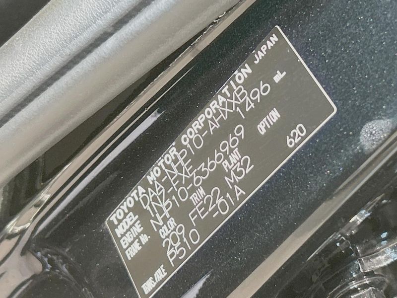 2014 Toyota Aqua DAA-NHP10 (UW-6a8e5a920873a)[1]