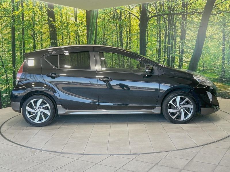 2014 Toyota Aqua DAA-NHP10 (UW-6a8e5a920873a)[25]