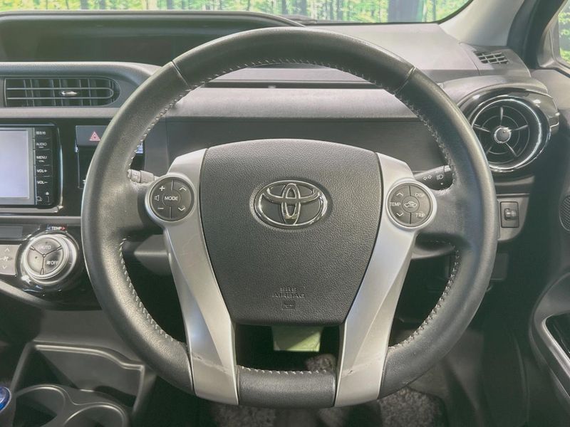 2014 Toyota Aqua DAA-NHP10 (UW-6a8e5a920873a)[22]