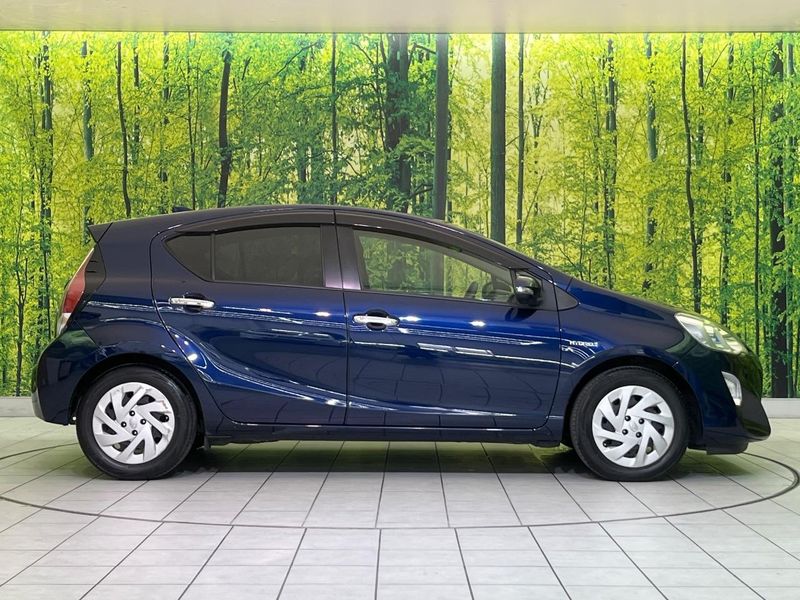 2017 Toyota Aqua DAA-NHP10 (UW-6a8e5a947ff82)[9]