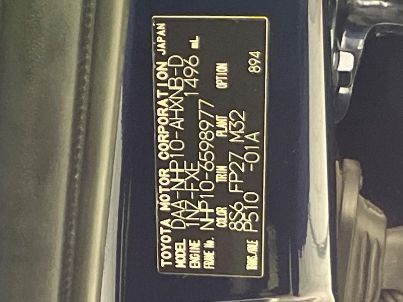 2017 Toyota Aqua DAA-NHP10 (UW-6a8e5a947ff82)[1]