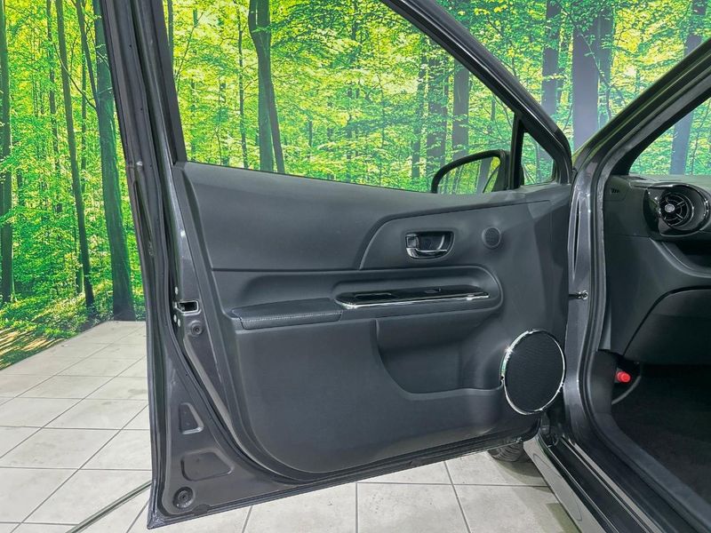 2018 Toyota Aqua DAA-NHP10 (UW-6a8e5a97600ff)[22]