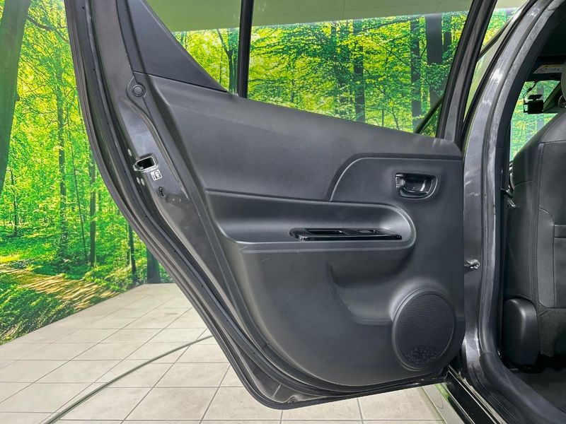 2018 Toyota Aqua DAA-NHP10 (UW-6a8e5a97600ff)[23]