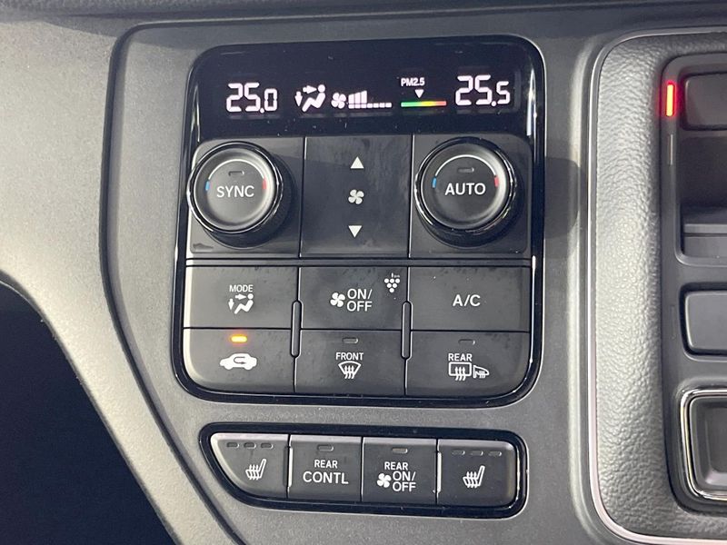 2023 Honda Step Wagon 6AA-RP8 (UW-6a8e5abeea9a2)[14]