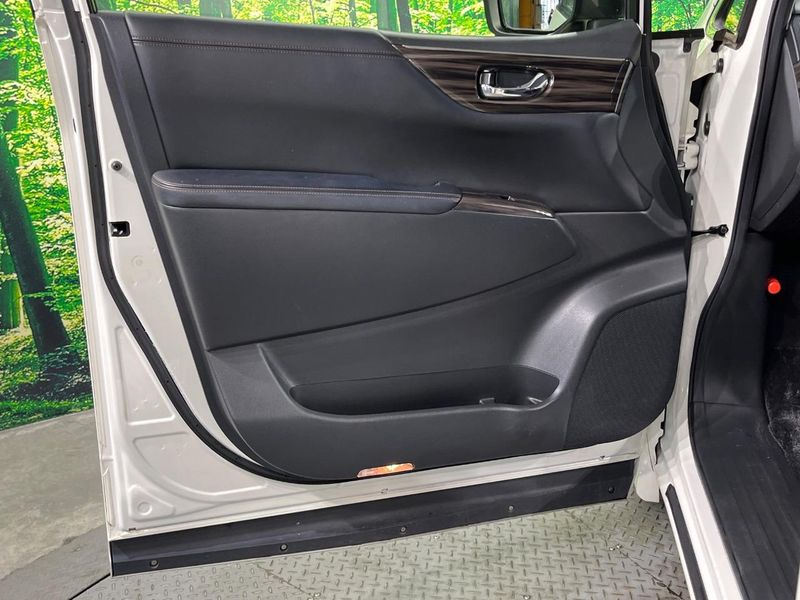 2017 Nissan Elgrand DBA-TE52 (UW-6a8e5af5862ce)[8]