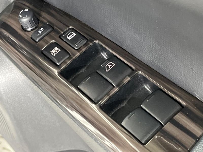 2017 Nissan Elgrand DBA-TE52 (UW-6a8e5af5862ce)[23]