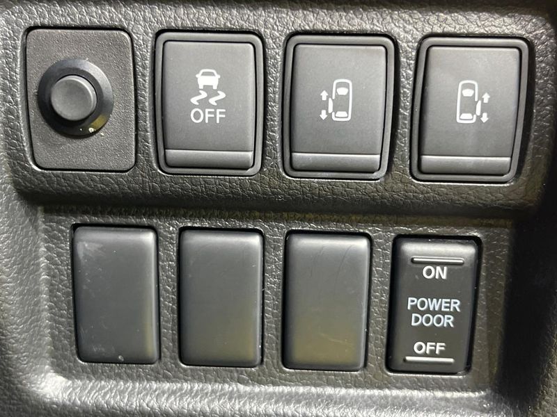 2017 Nissan Elgrand DBA-TE52 (UW-6a8e5af5862ce)[24]