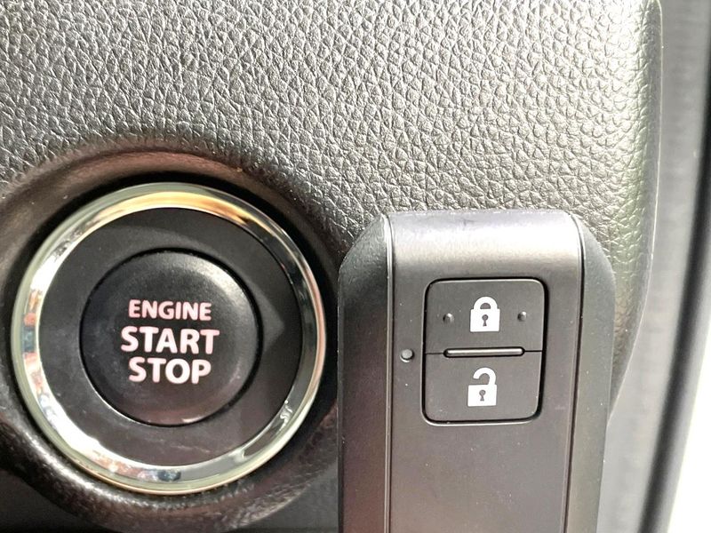 2018 Suzuki Swift DBA-ZC83S (UW-6a8e5b3ab0aa1)[9]