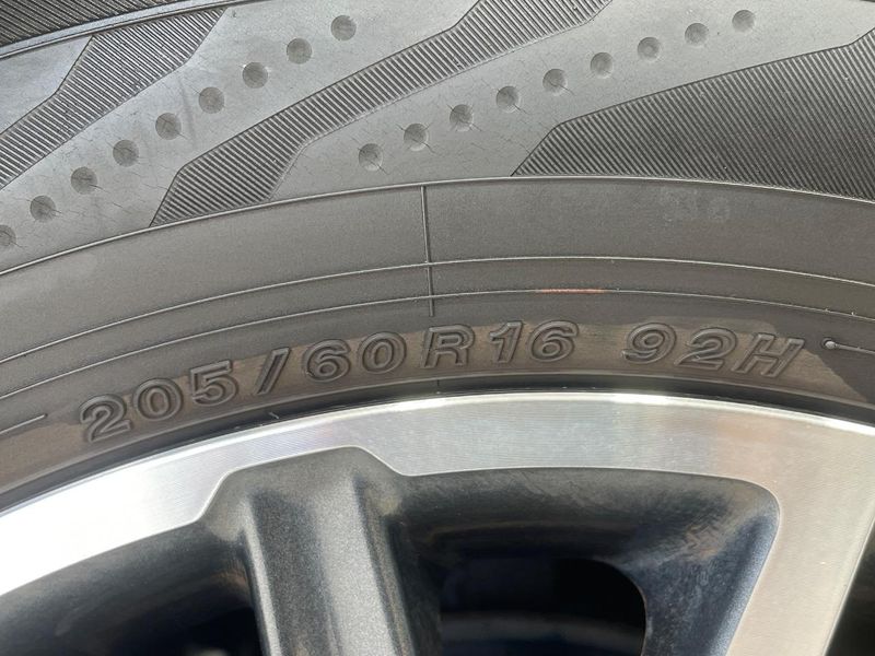2015 Toyota Voxy DBA-ZRR80W (UW-6a8e5b4445a55)[6]