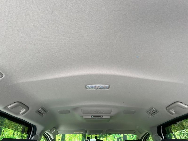 2015 Toyota Voxy DBA-ZRR80W (UW-6a8e5b4445a55)[18]