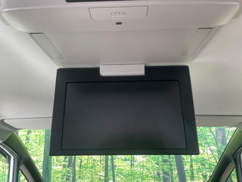 2015 Toyota Voxy DBA-ZRR80W (UW-6a8e5b4445a55)[26]