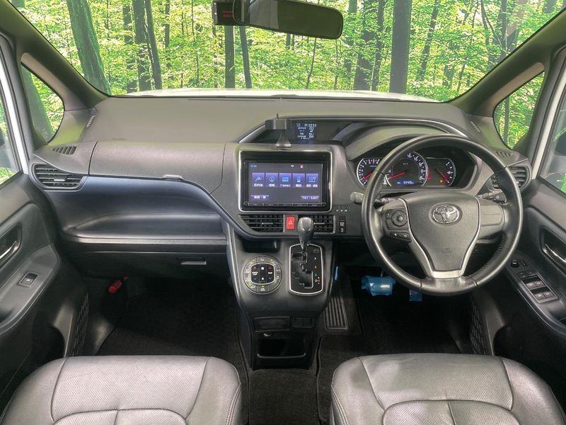 2015 Toyota Voxy DBA-ZRR80W (UW-6a8e5b4445a55)[29]
