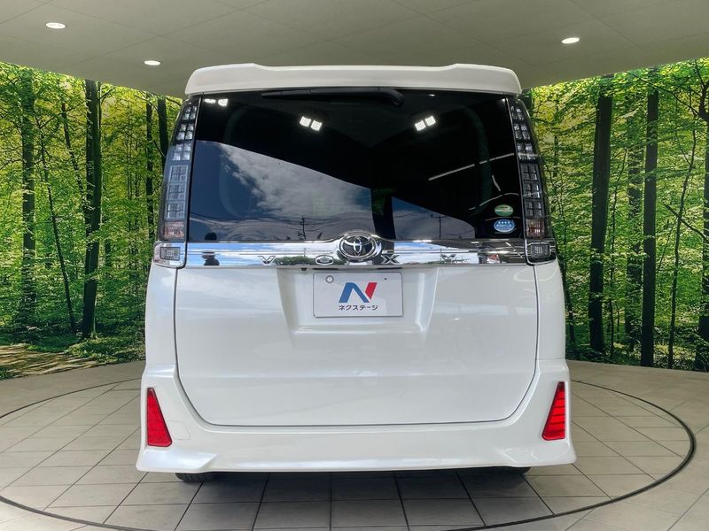2015 Toyota Voxy DBA-ZRR80W (UW-6a8e5b4445a55)[13]