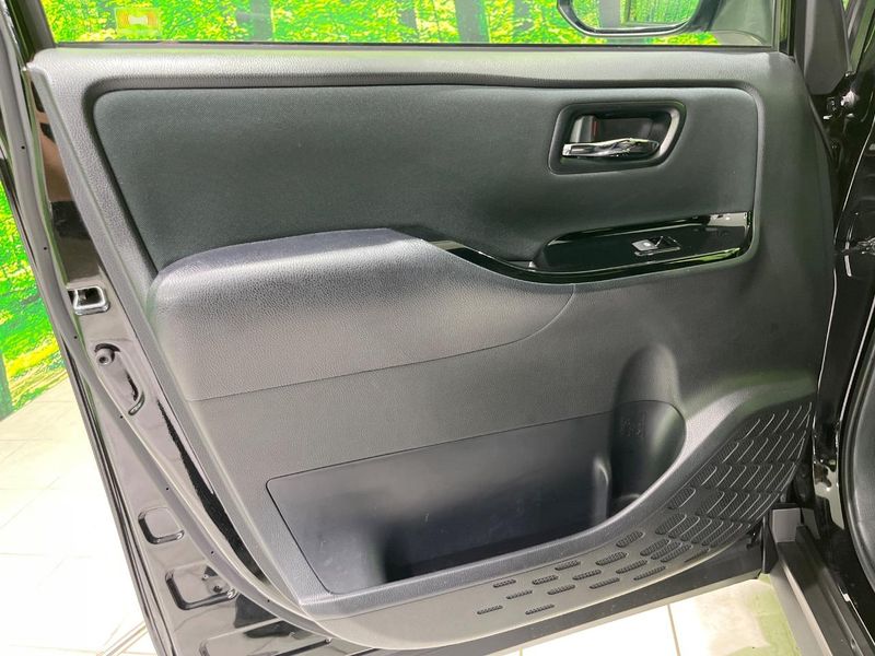 2018 Toyota Voxy DBA-ZRR80W (UW-6a8e5b4943e70)[29]