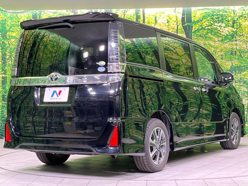 2018 Toyota Voxy DBA-ZRR80W (UW-6a8e5b4943e70)[18]