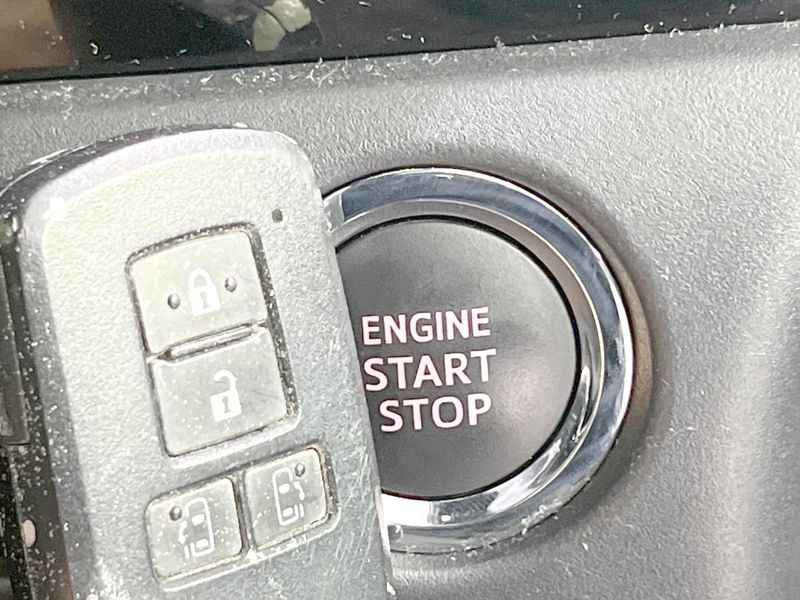 2019 Toyota Noah DBA-ZRR80W (UW-6a8e5b4b72e7f)[5]
