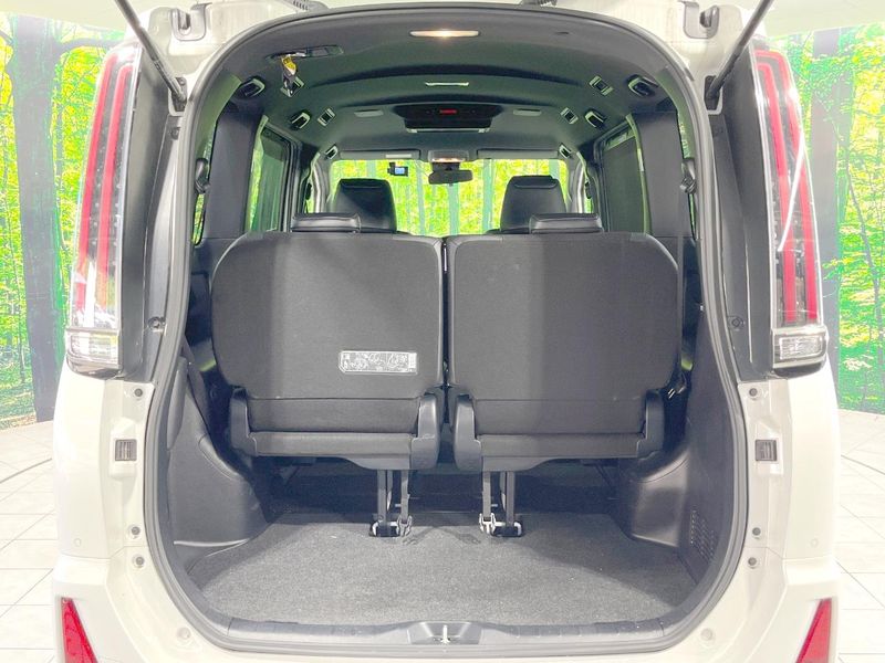 2019 Toyota Noah DBA-ZRR80W (UW-6a8e5b4b72e7f)[12]