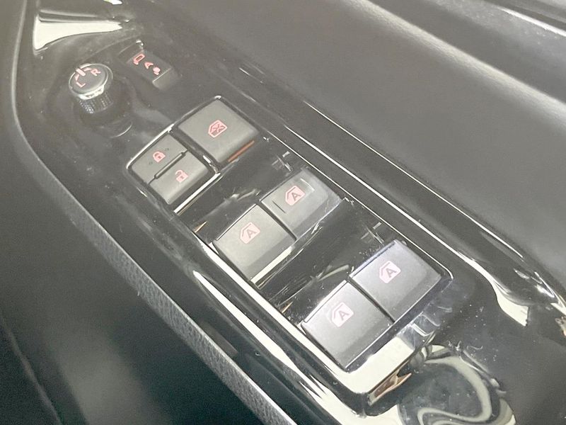 2019 Toyota Noah DBA-ZRR80W (UW-6a8e5b4b72e7f)[29]