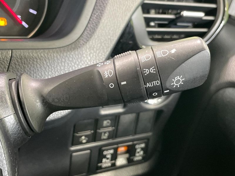 2019 Toyota Voxy DBA-ZRR80W (UW-6a8e5b4cebb8f)[8]