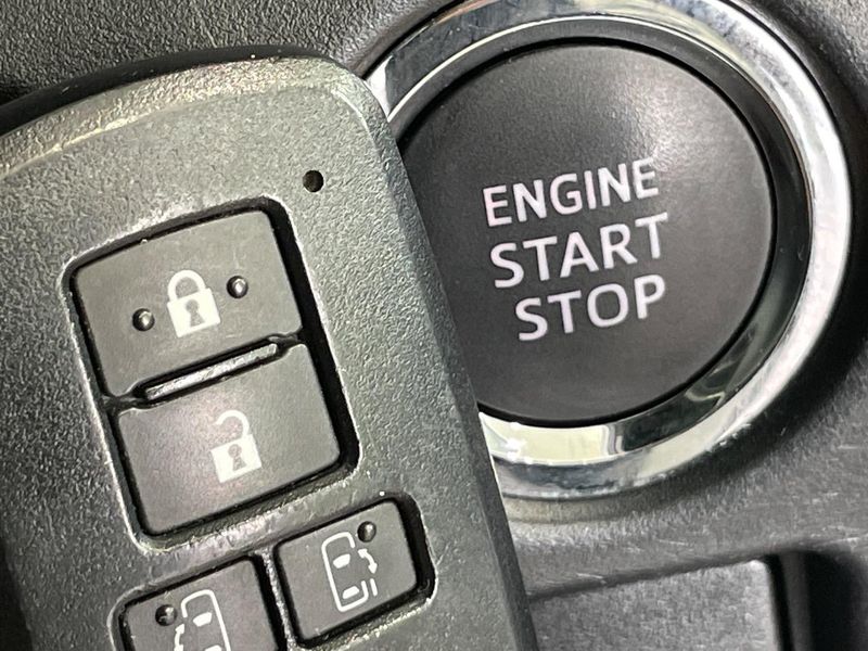 2019 Toyota Voxy DBA-ZRR80W (UW-6a8e5b4cebb8f)[17]