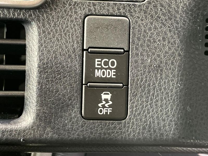 2019 Toyota Voxy DBA-ZRR80W (UW-6a8e5b4cebb8f)[13]