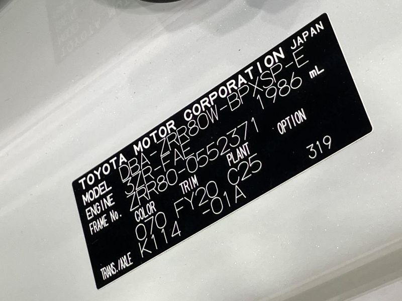 2019 Toyota Voxy DBA-ZRR80W (UW-6a8e5b4cebb8f)[1]