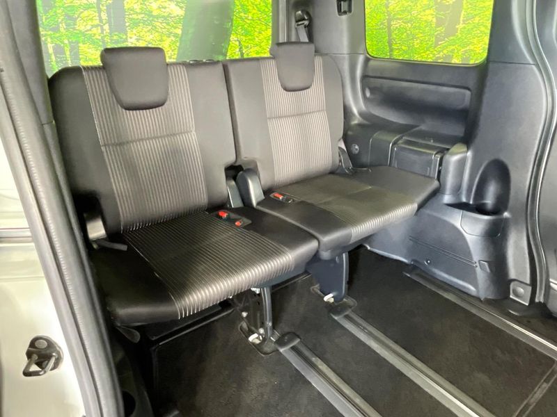2019 Toyota Voxy DBA-ZRR80W (UW-6a8e5b4cebb8f)[29]