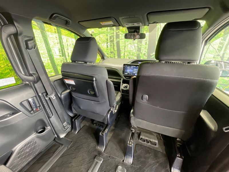 2019 Toyota Voxy DBA-ZRR80W (UW-6a8e5b4cebb8f)[26]