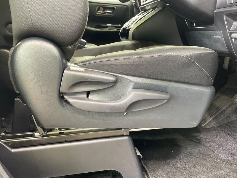 2019 Toyota Voxy DBA-ZRR80W (UW-6a8e5b4cebb8f)[20]