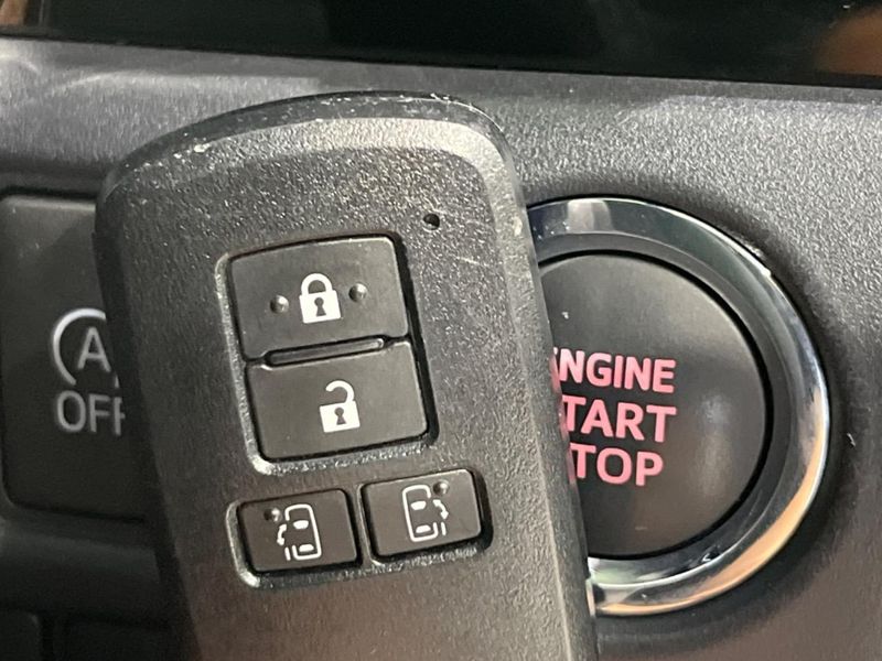 2020 Toyota Noah DBA-ZRR80W (UW-6a8e5b4da73f9)[29]