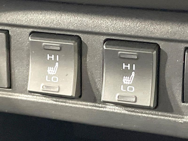 2025 Toyota Corolla Cross 6AA-ZVG13 (UW-6a8e5b5db6d0e)[24]