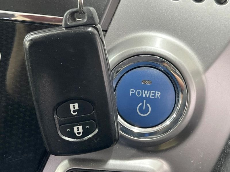 2015 Toyota Prius α DAA-ZVW41W (UW-6a8e5b6bc9730)[14]